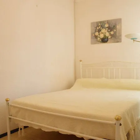 Cosy Proche Mer: 2 Pieces, 4 Couchages, - Fr-1-229b-19 Narbonne-Plage